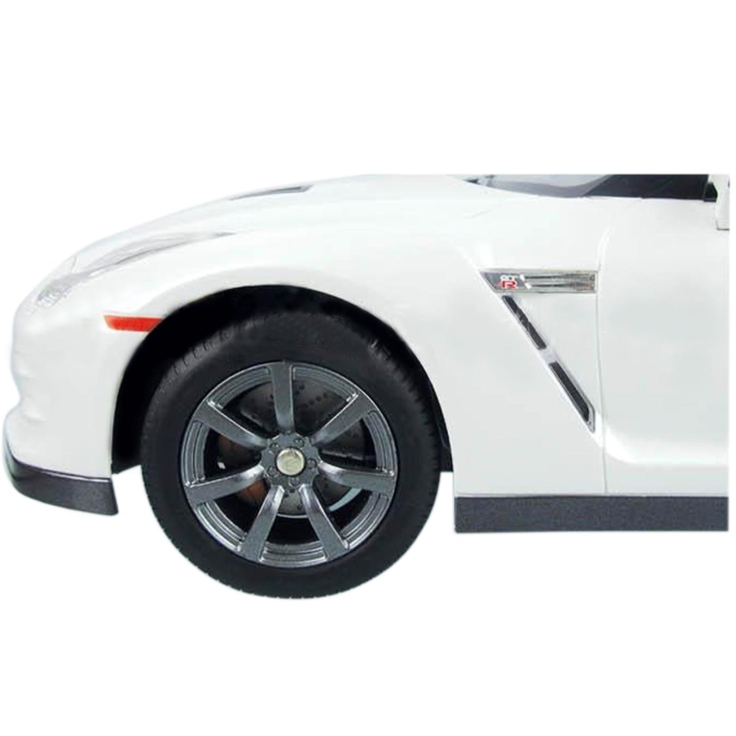 Nissan GTR~White
